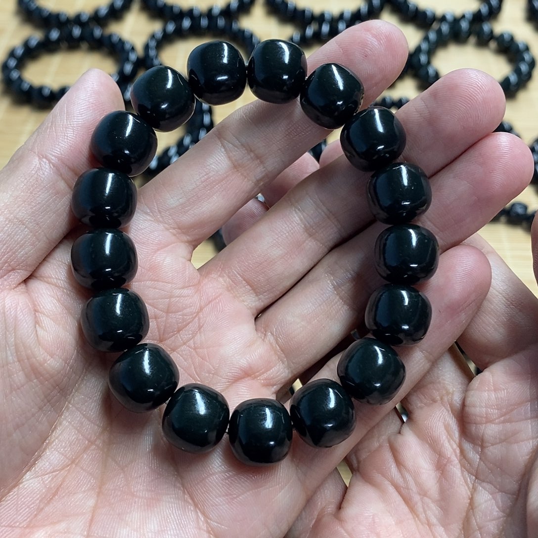 人***年和田玉未镶嵌手链