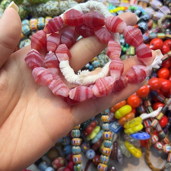 颈饰琉璃特价处理一条