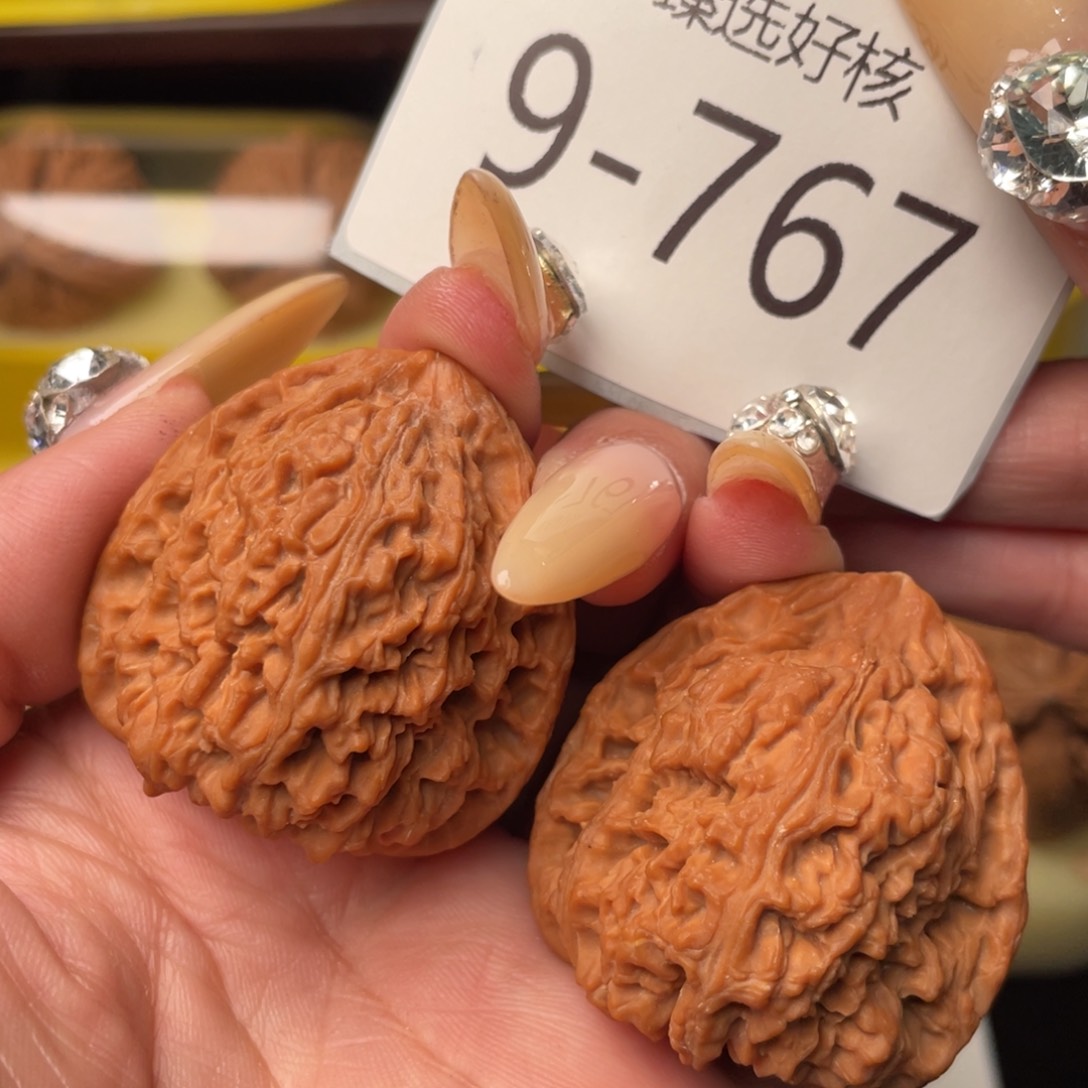 文玩核桃把件38红皮高炮三角疆