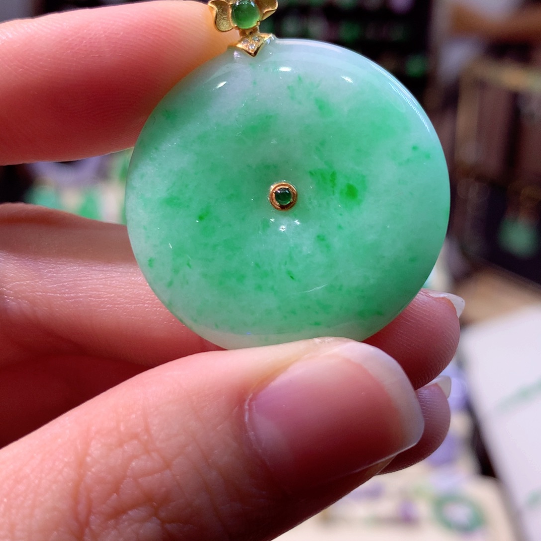 翡翠颈饰18K金镶嵌翡翠