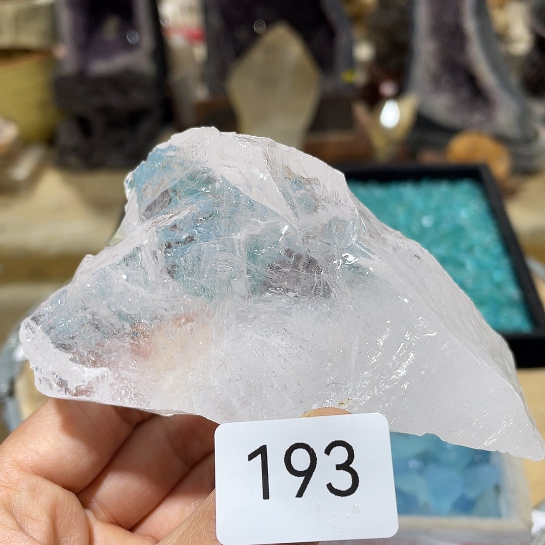 水晶摆件……未镶嵌