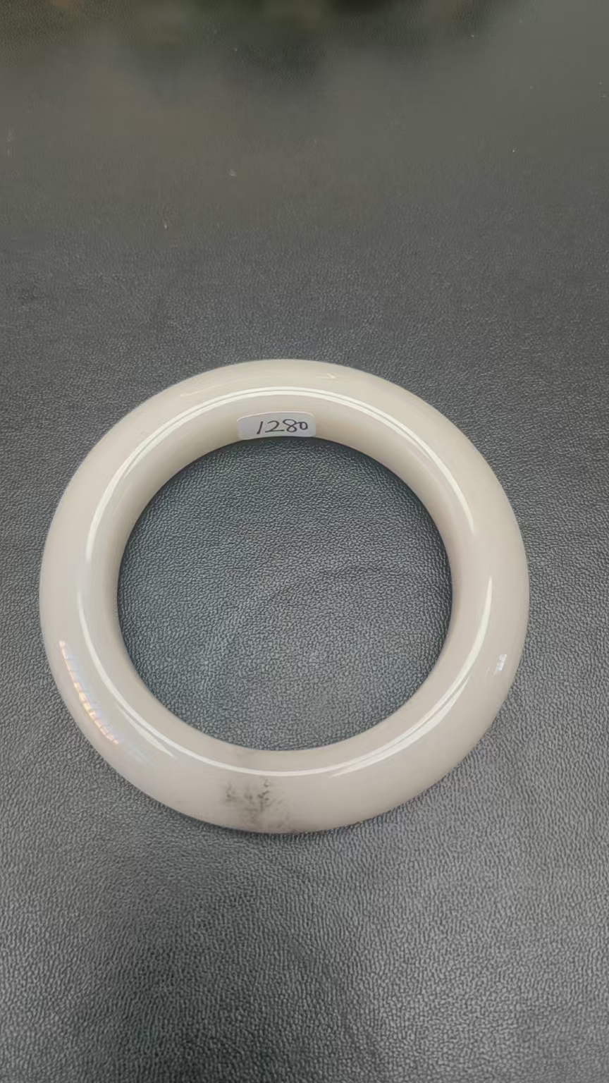 精品佘太翠白底平安玉镯