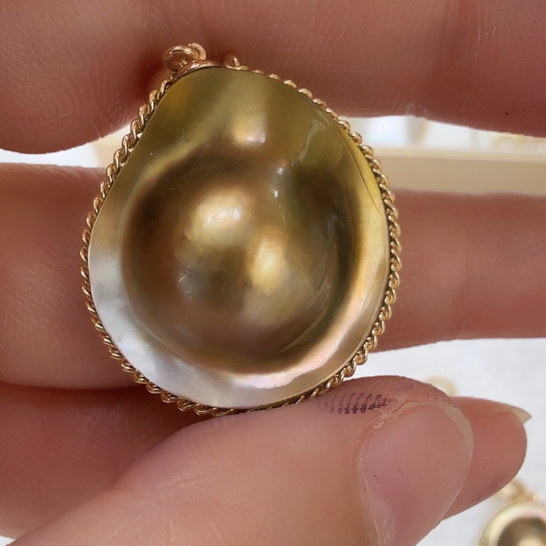 未镶嵌颈饰拼合珍珠（马贝珠）61