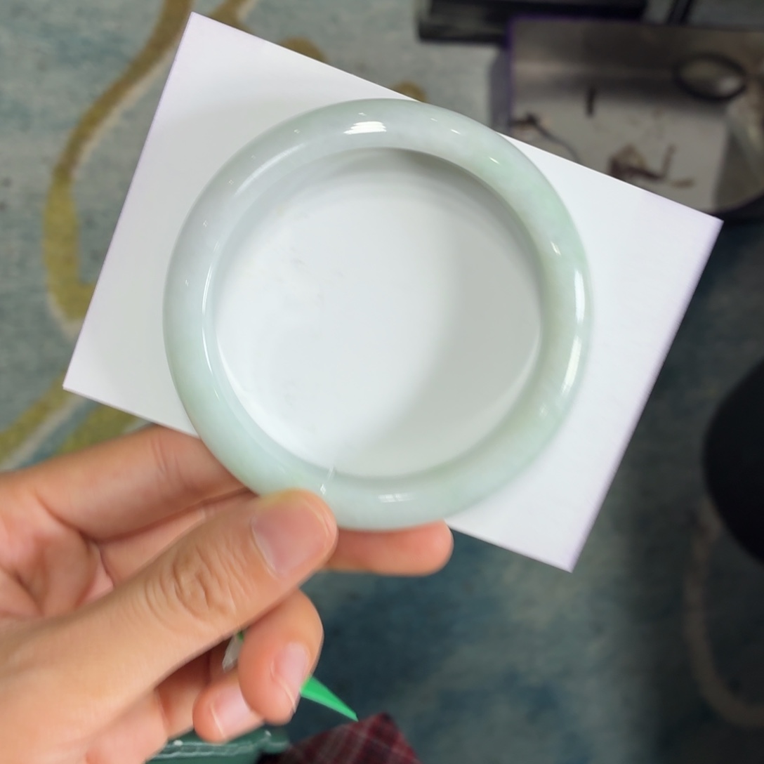 翡翠手镯未镶嵌翡翠手镯