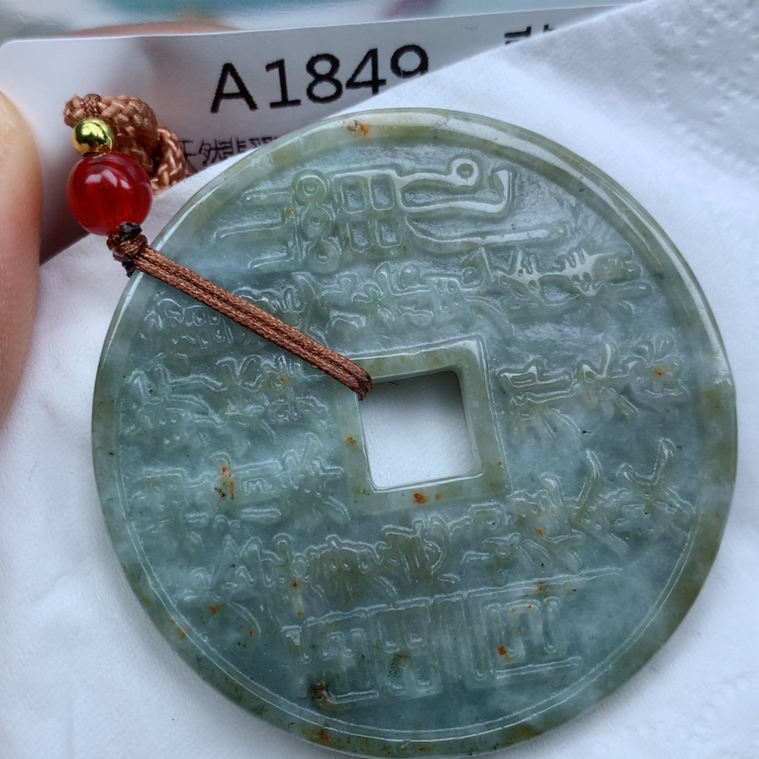 翡翠颈饰未镶嵌吊坠