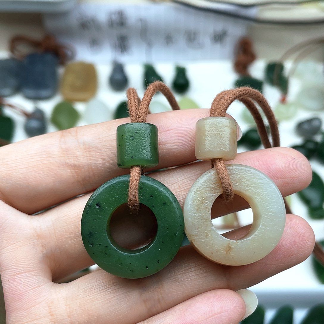 颈饰未镶嵌和田玉