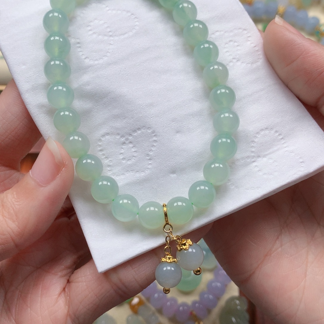 翡翠未镶嵌颈饰是