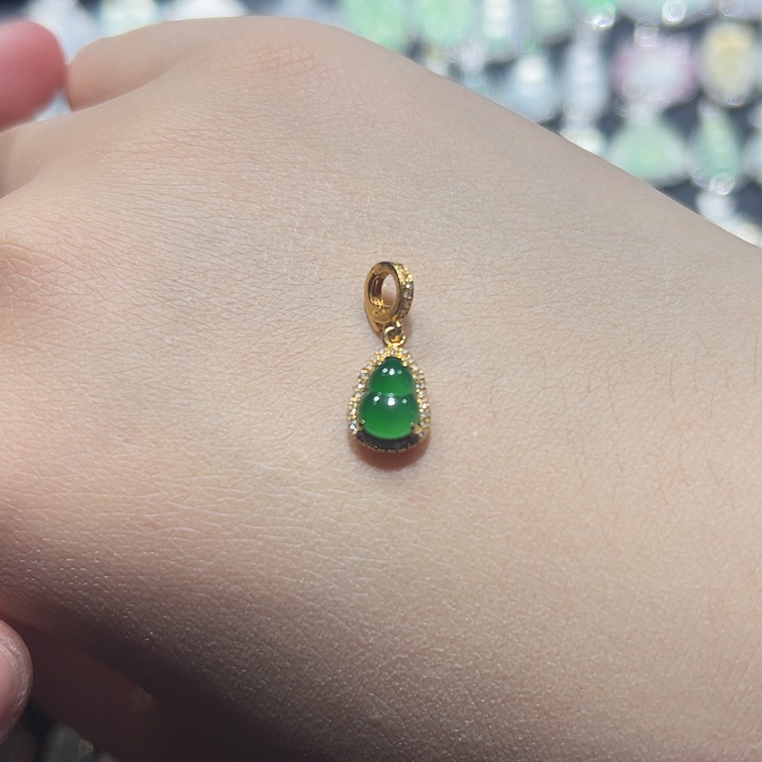 翡翠手链18K金镶嵌吊坠