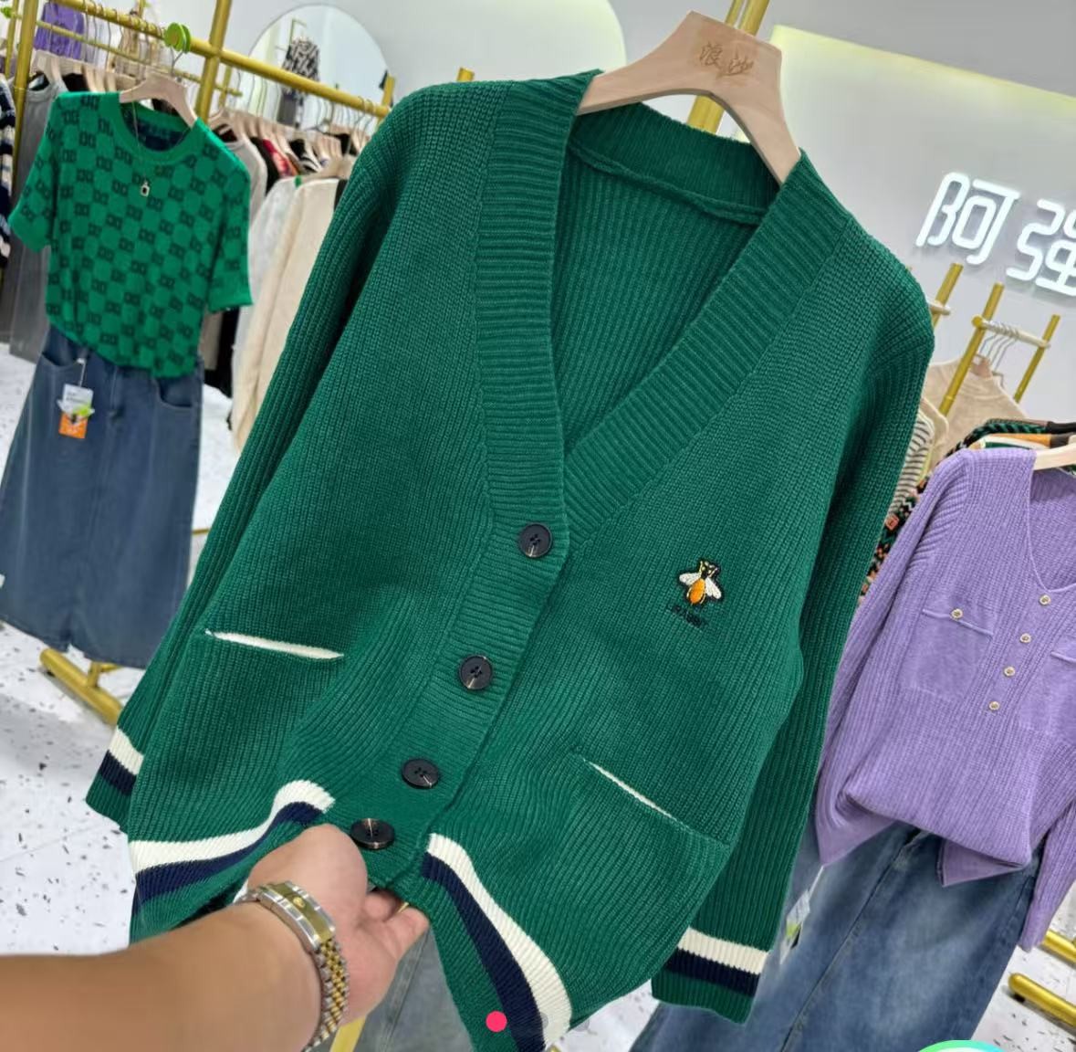 【绿色小蜜蜂开衫】百搭保暖针织