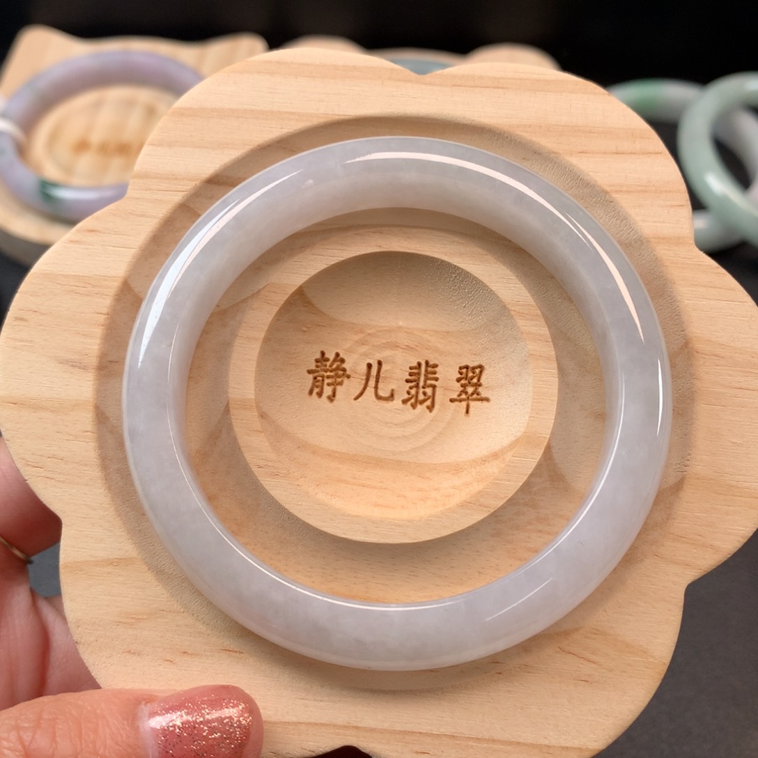 翡翠手镯未镶嵌58圈口