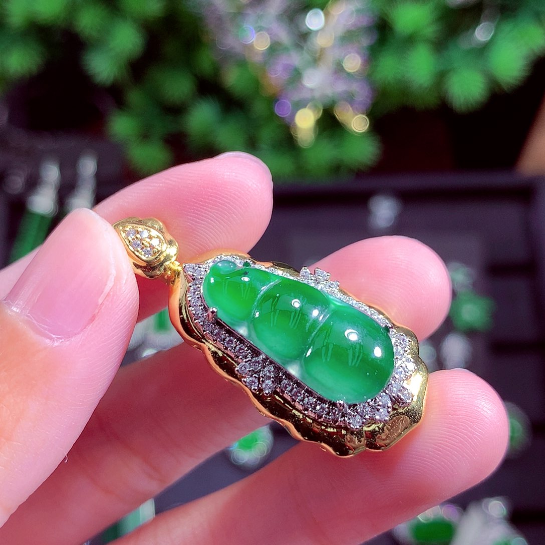 颈饰未镶嵌翡翠天然