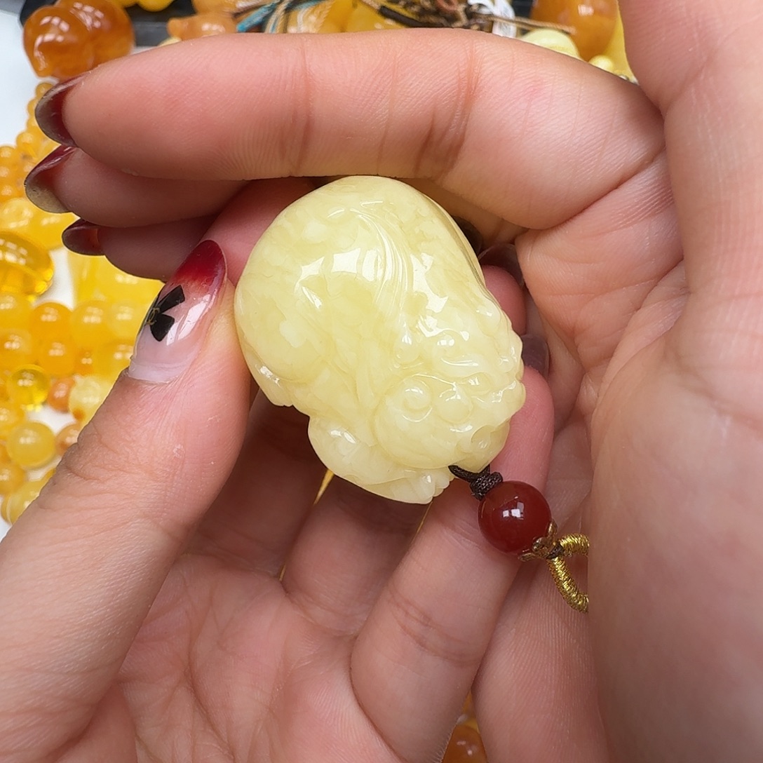 琥珀未镶嵌裸石悠悠