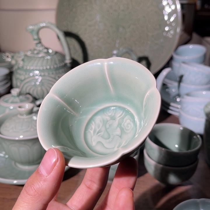 微瑕青釉福禄杯一只