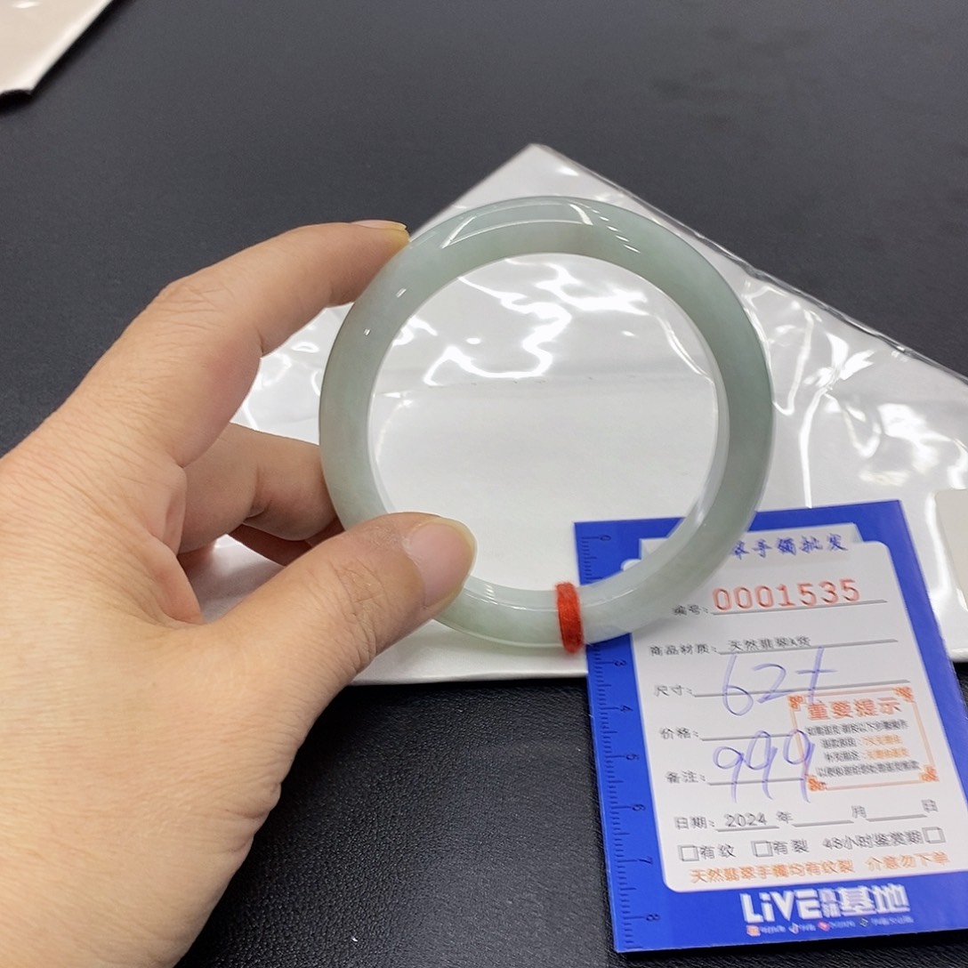 翡翠手镯未镶嵌翡翠手镯