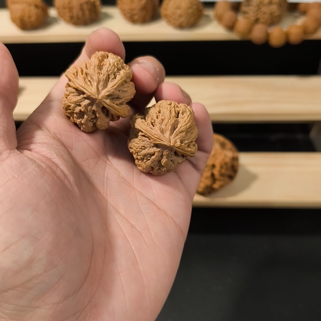 文玩核桃吊坠32粗筋有黄