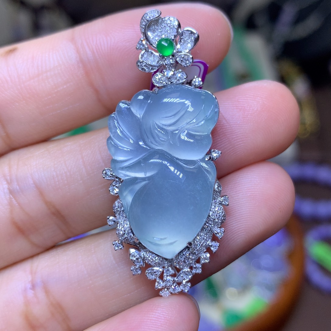 翡翠颈饰18K金镶嵌翡翠