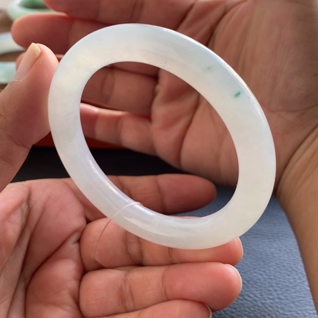 翡翠未镶嵌手镯（圆镯）天然翡翠手镯