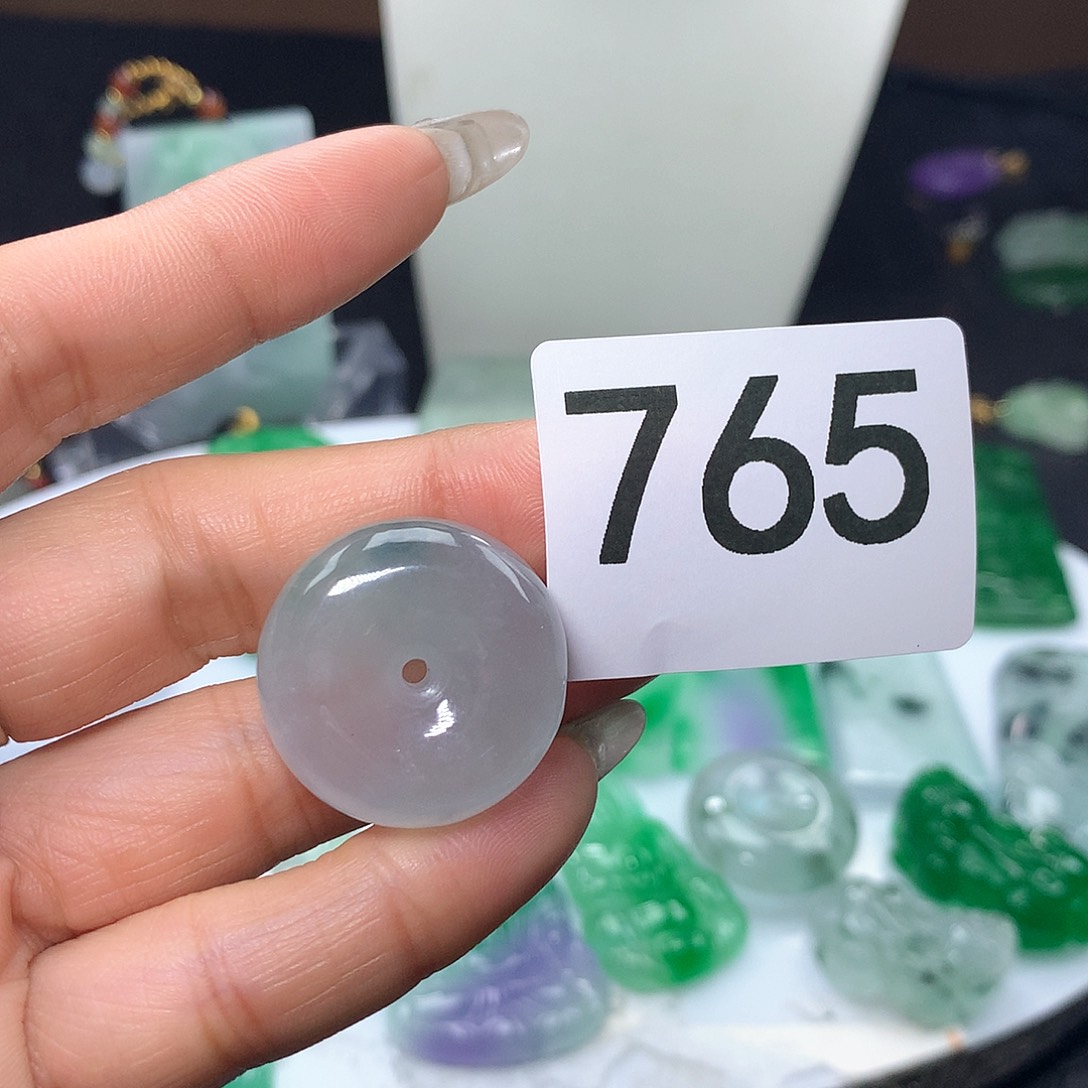 翡翠吊坠(赠链)未镶嵌