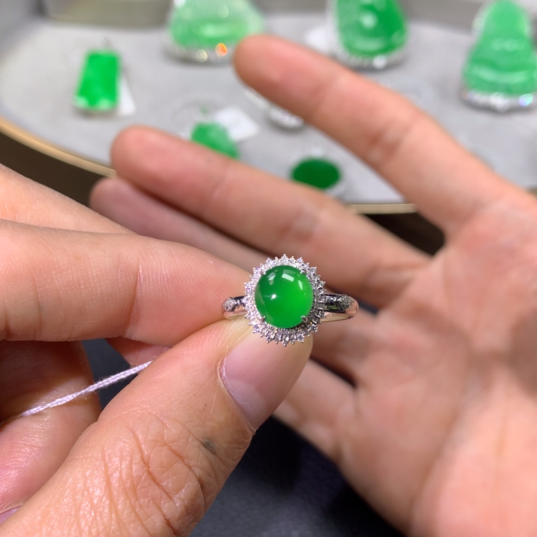 翡翠戒指18K金镶嵌翡翠