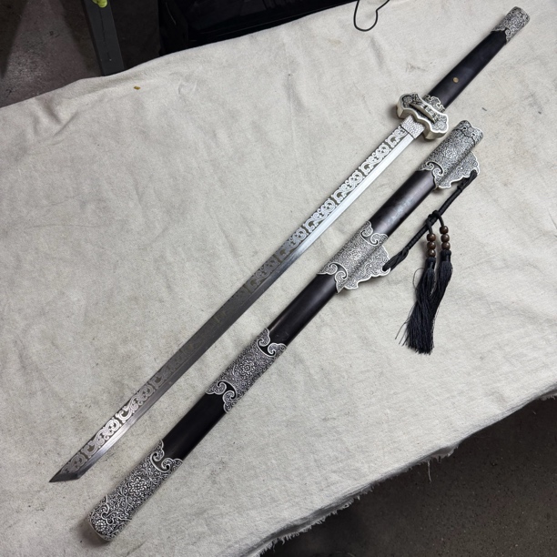 3242 龙泉昊天宝剑唐横刀高锰钢锻打黑木鞘未开刃