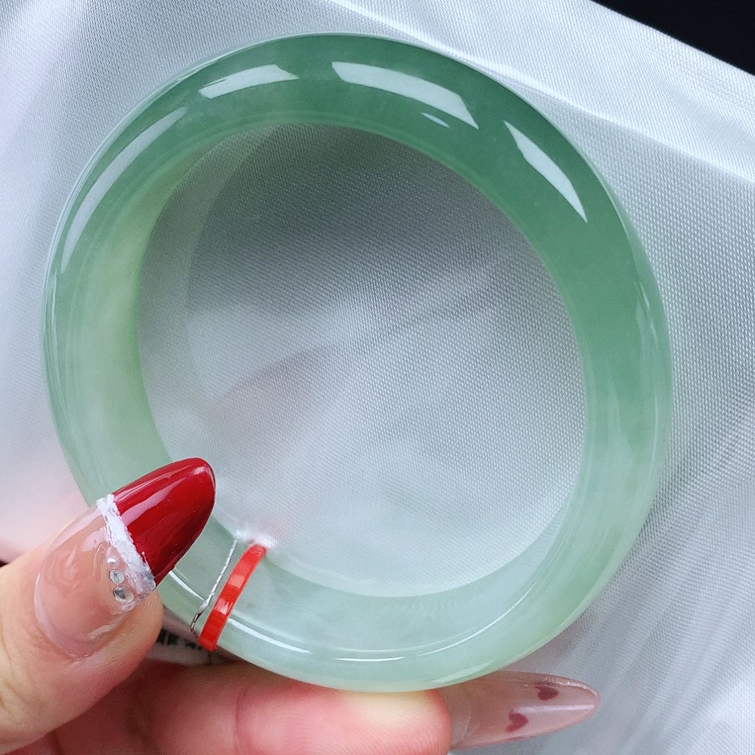 翡翠手镯未镶嵌55贵