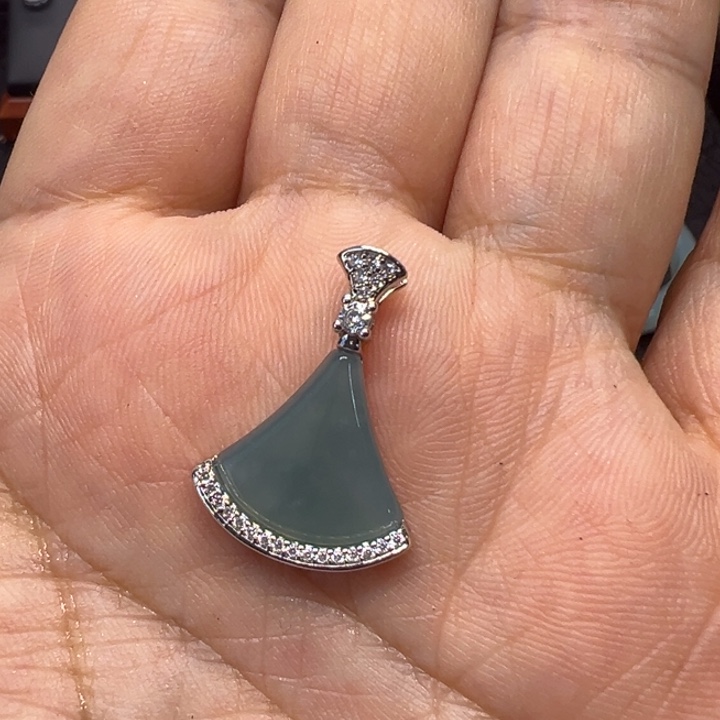 翡翠未镶嵌颈饰翡翠镶嵌银吊坠