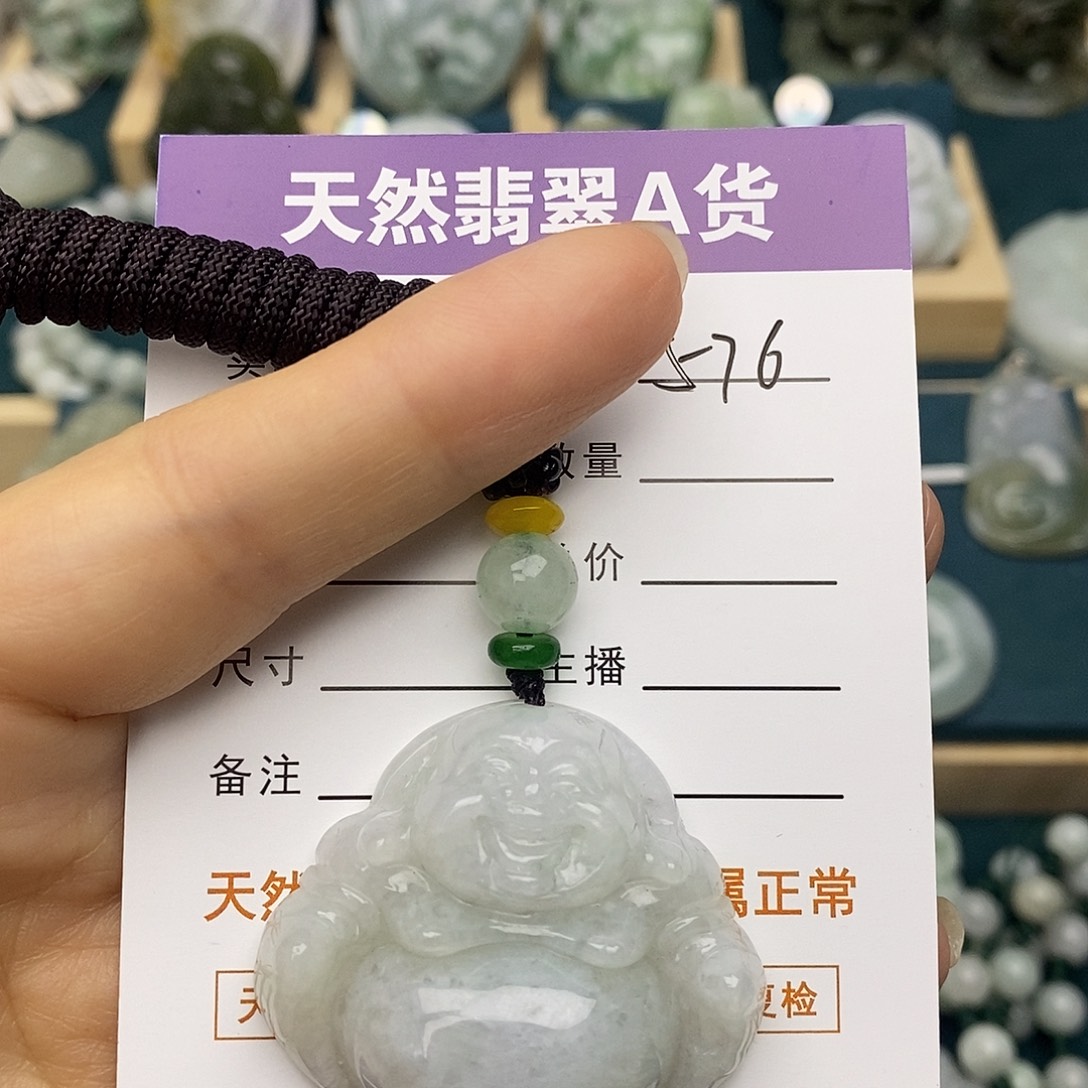 翡翠未镶嵌颈饰佛公
