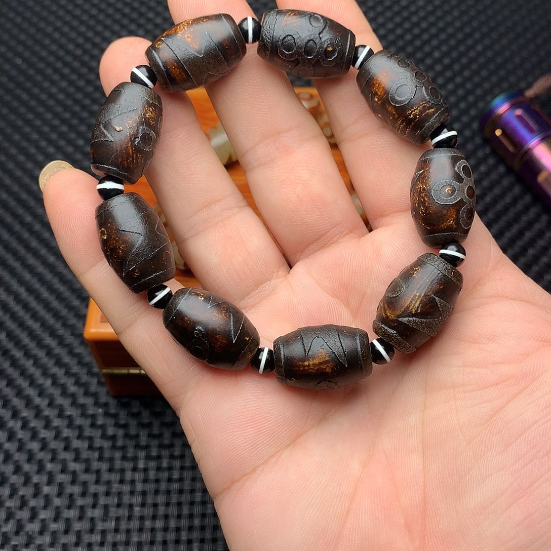 龙***祥玛瑙/玉髓未镶嵌手链