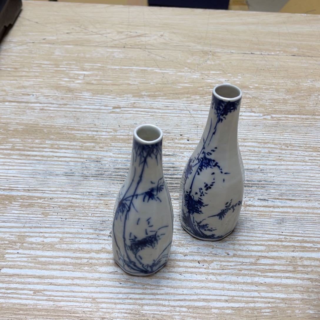 瓷片打***圆密密麻麻地排列着