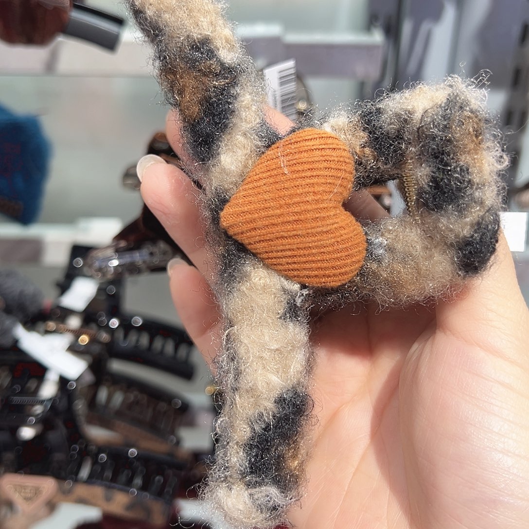 A****非金属南瓜色豹纹爱心大抓