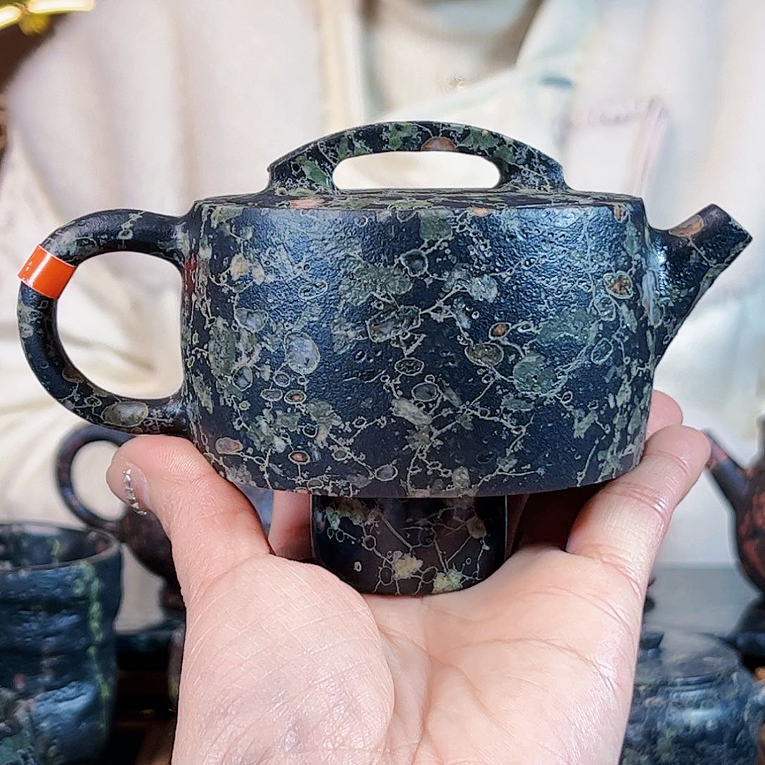 鹿**呦文人雅器安山玉汉瓦壶