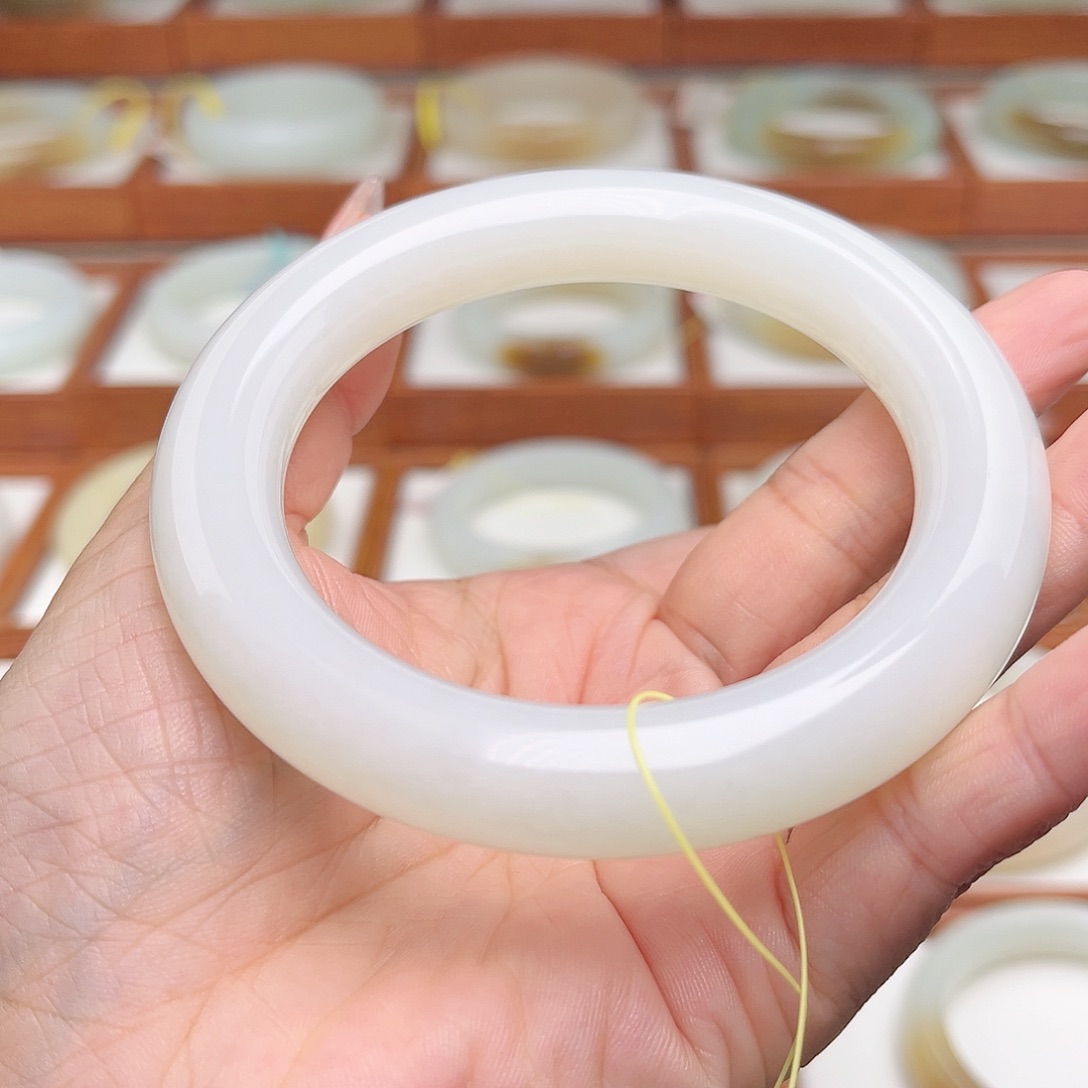 和田玉手镯未镶嵌61.8