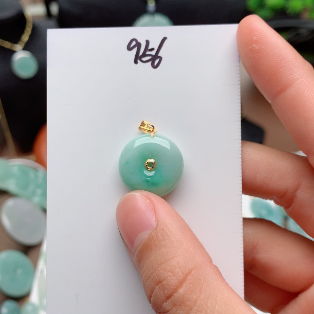 翡翠颈饰18K金镶嵌初***m吊坠