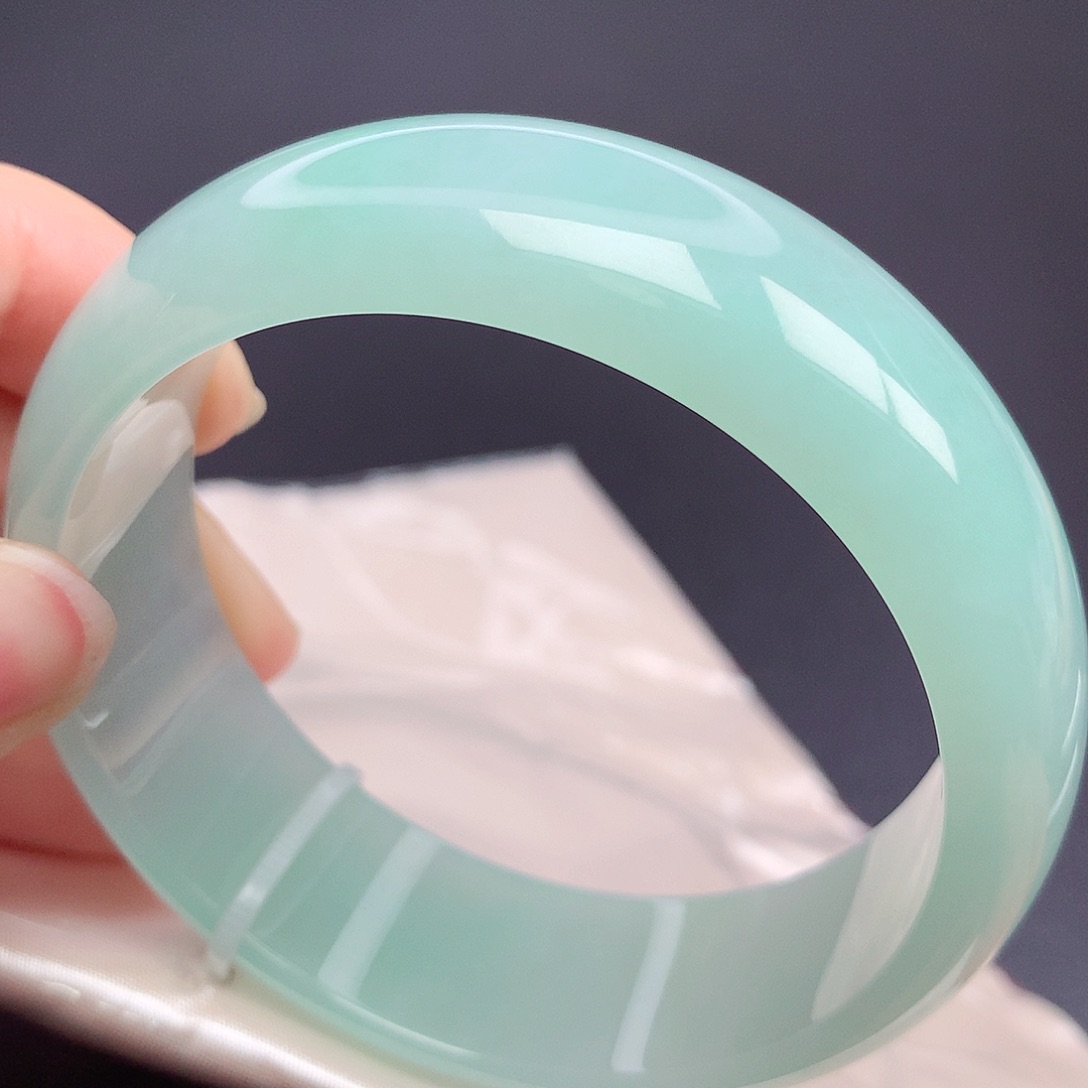 翡翠手镯未镶嵌08n n n n n n n