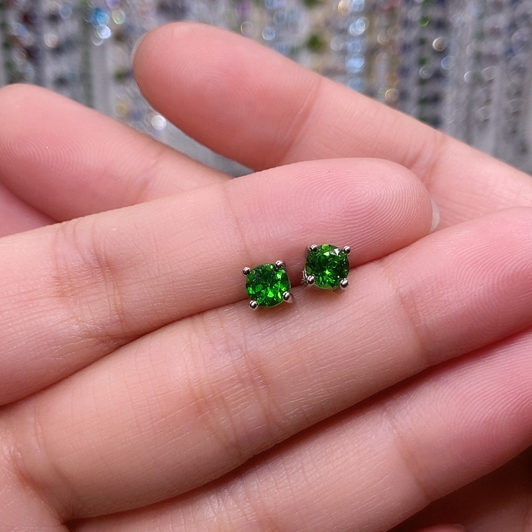 银S925镶嵌透辉石耳饰