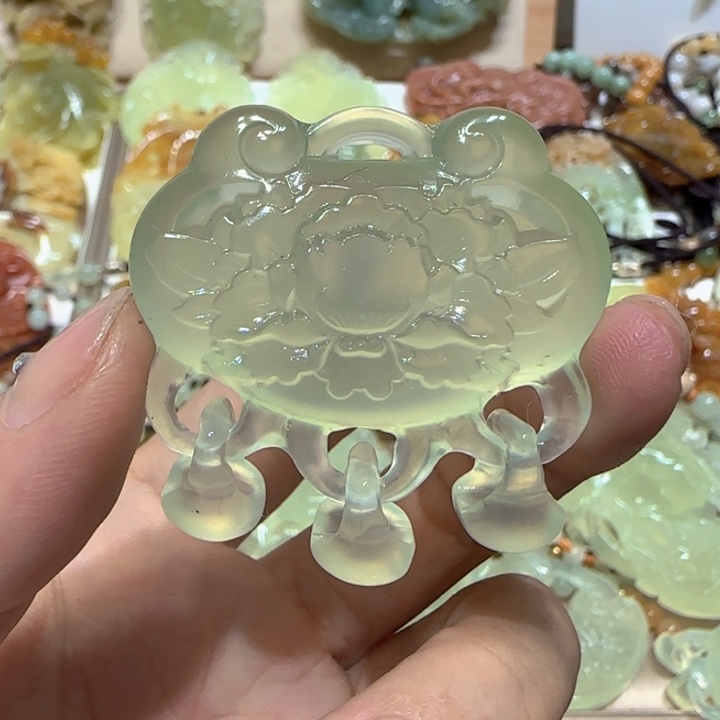 蛇纹石玉吊坠未镶嵌