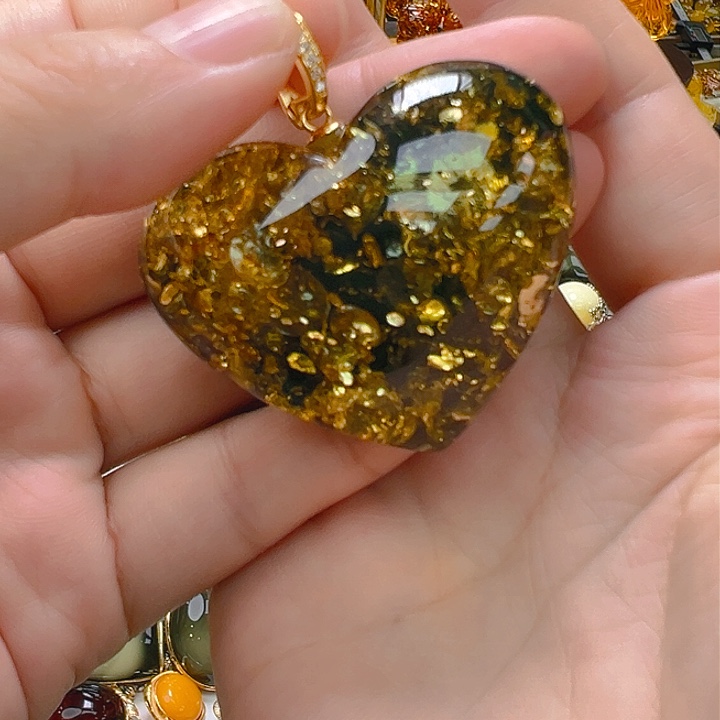 未镶嵌琥珀珠宝奇石