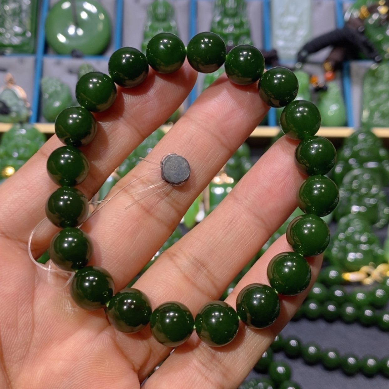 【闪购商品】和田玉吊坠(不含链)未镶嵌俄七红皮菠菜绿手串 10
