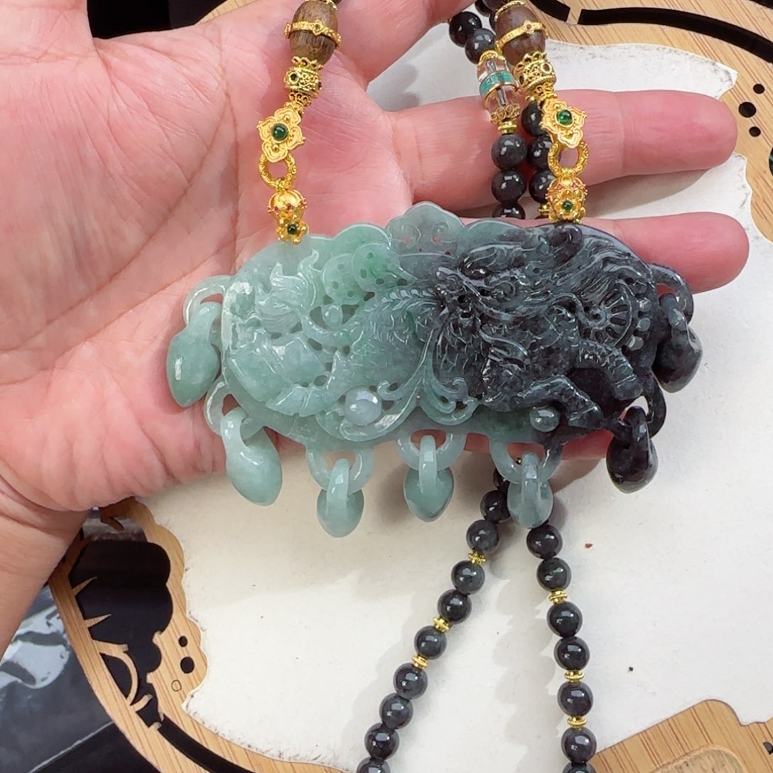 翡翠颈饰足铂镶嵌仿古