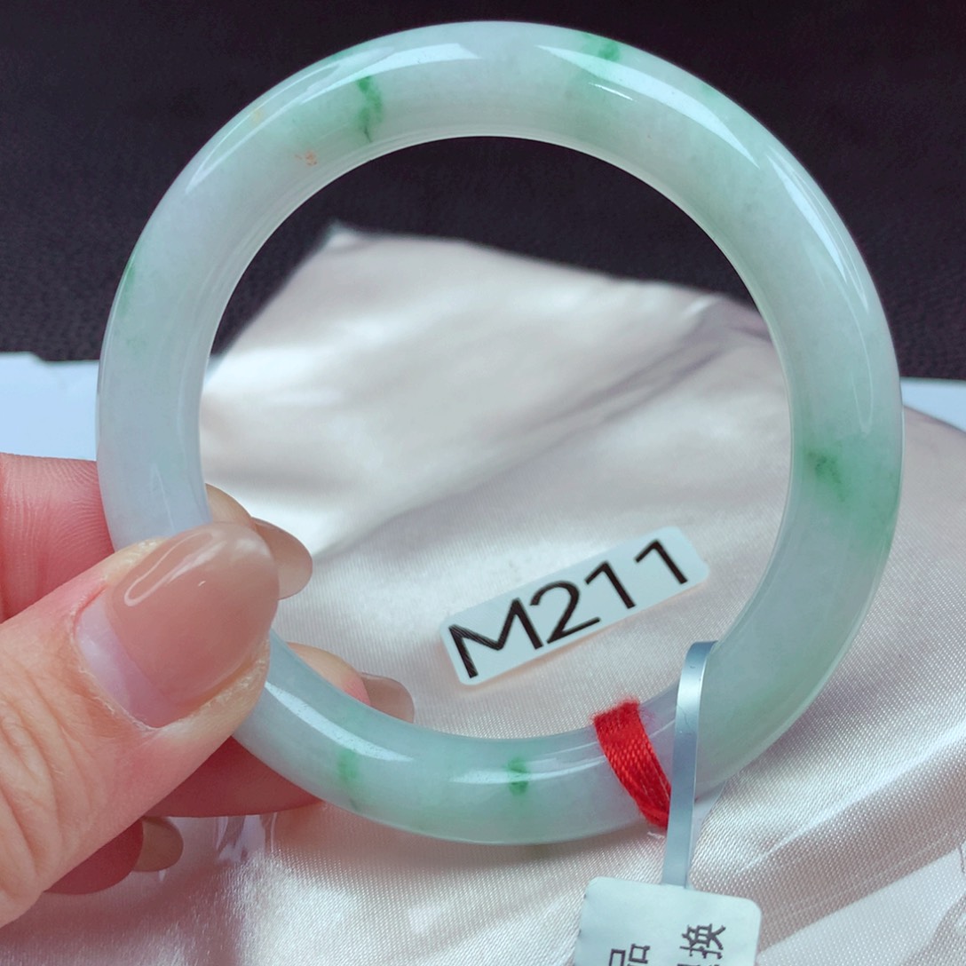 翡翠手镯未镶嵌手镯88