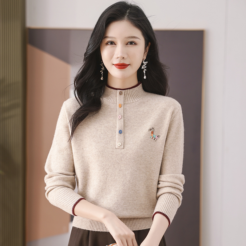 洋气彩扣毛衣宽松时尚百搭上衣2024新款别致好看半高领针织打底衫