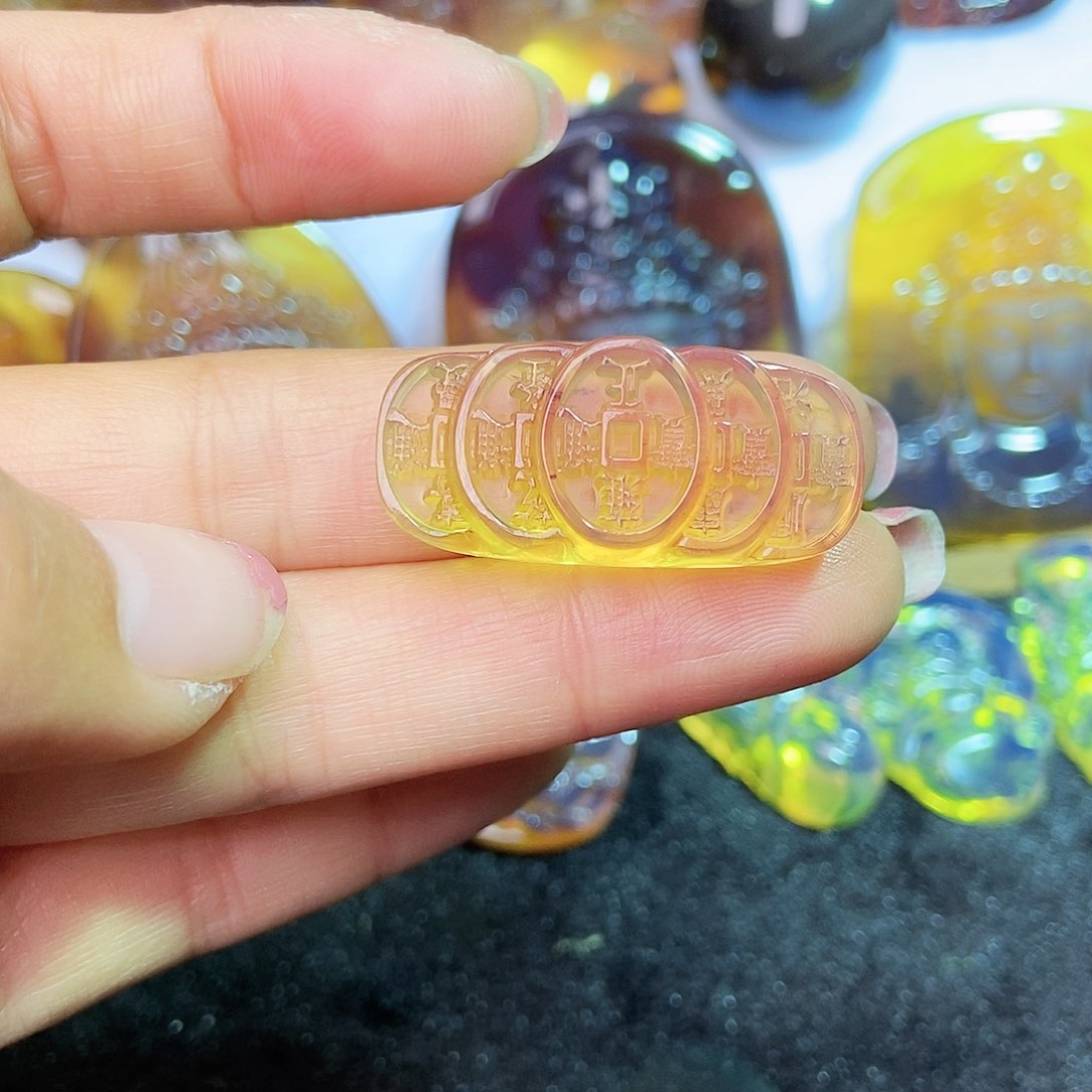 琥珀颈饰未镶嵌五谛钱