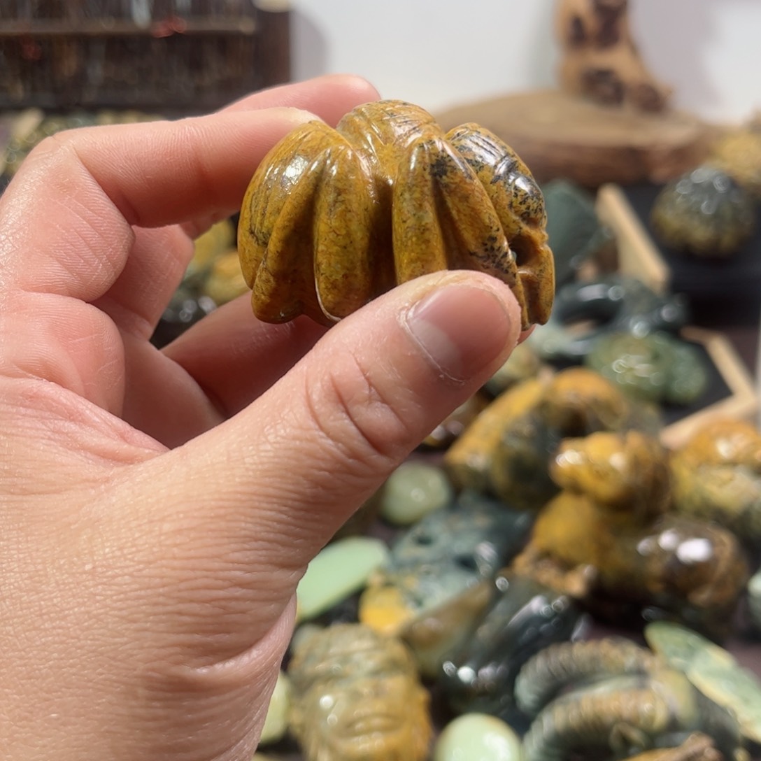 岫岩河磨玉（透闪石质玉）把件未镶嵌西*