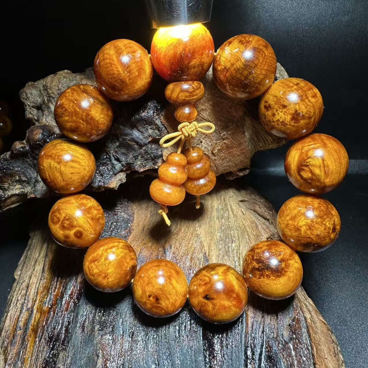 雷击木瘤疤花手串1.8高油本命年玉化老料佛珠男女文玩手把件