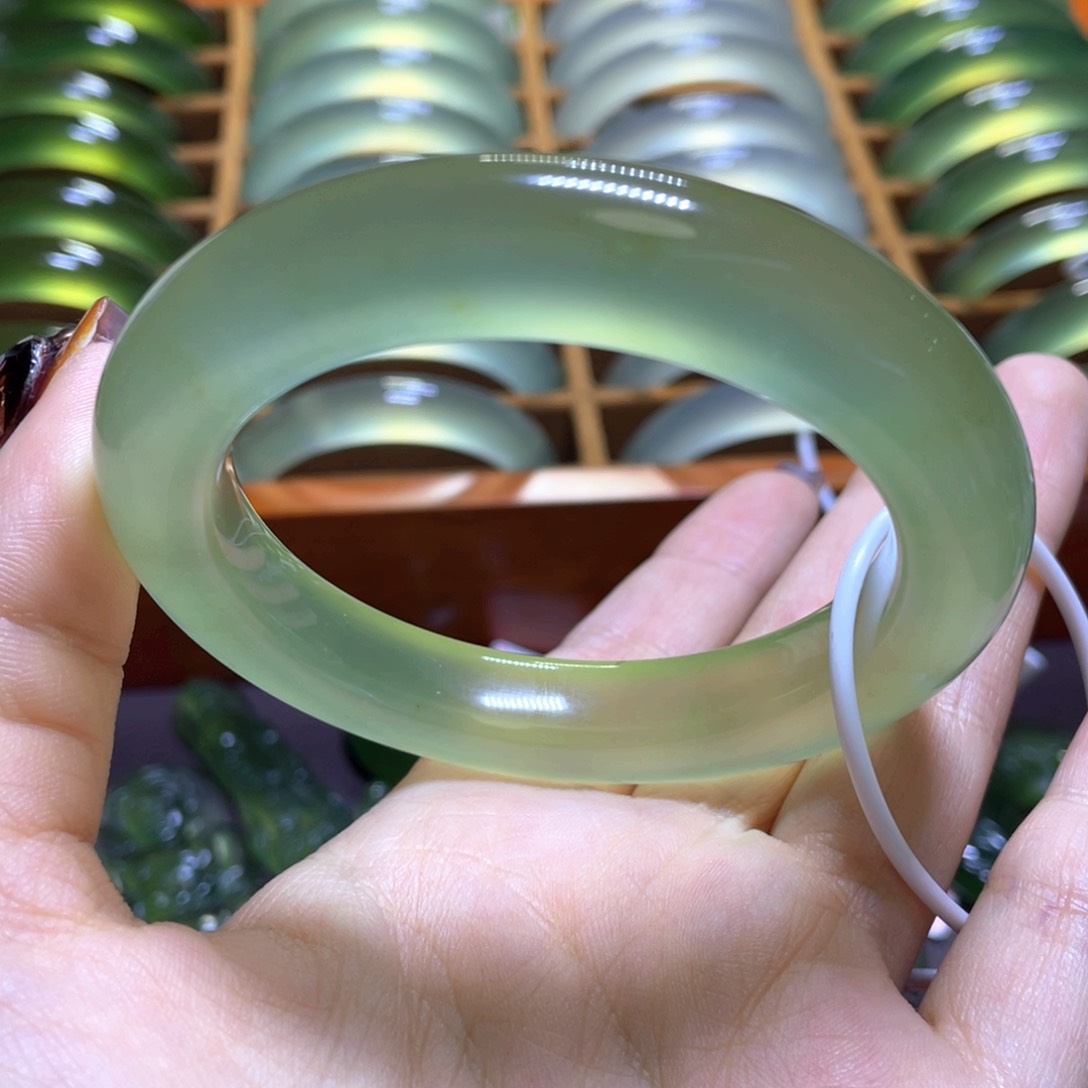 未镶嵌岫玉手镯5657