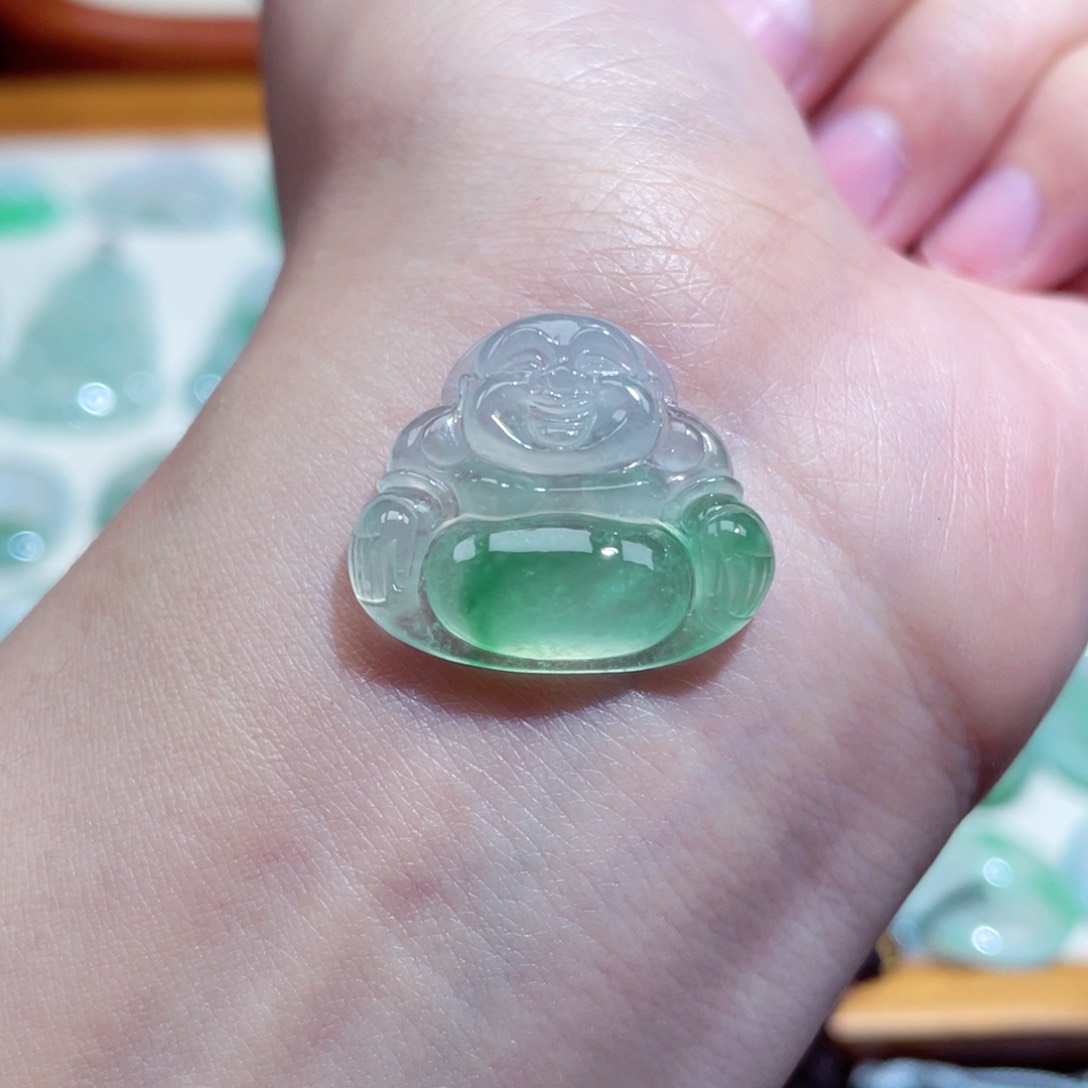 翡翠颈饰未镶嵌佛公