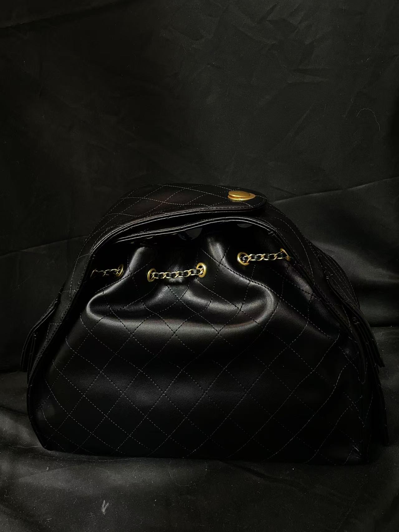 LQ-WITH-QUEEN真皮女包抽绳水桶黑色