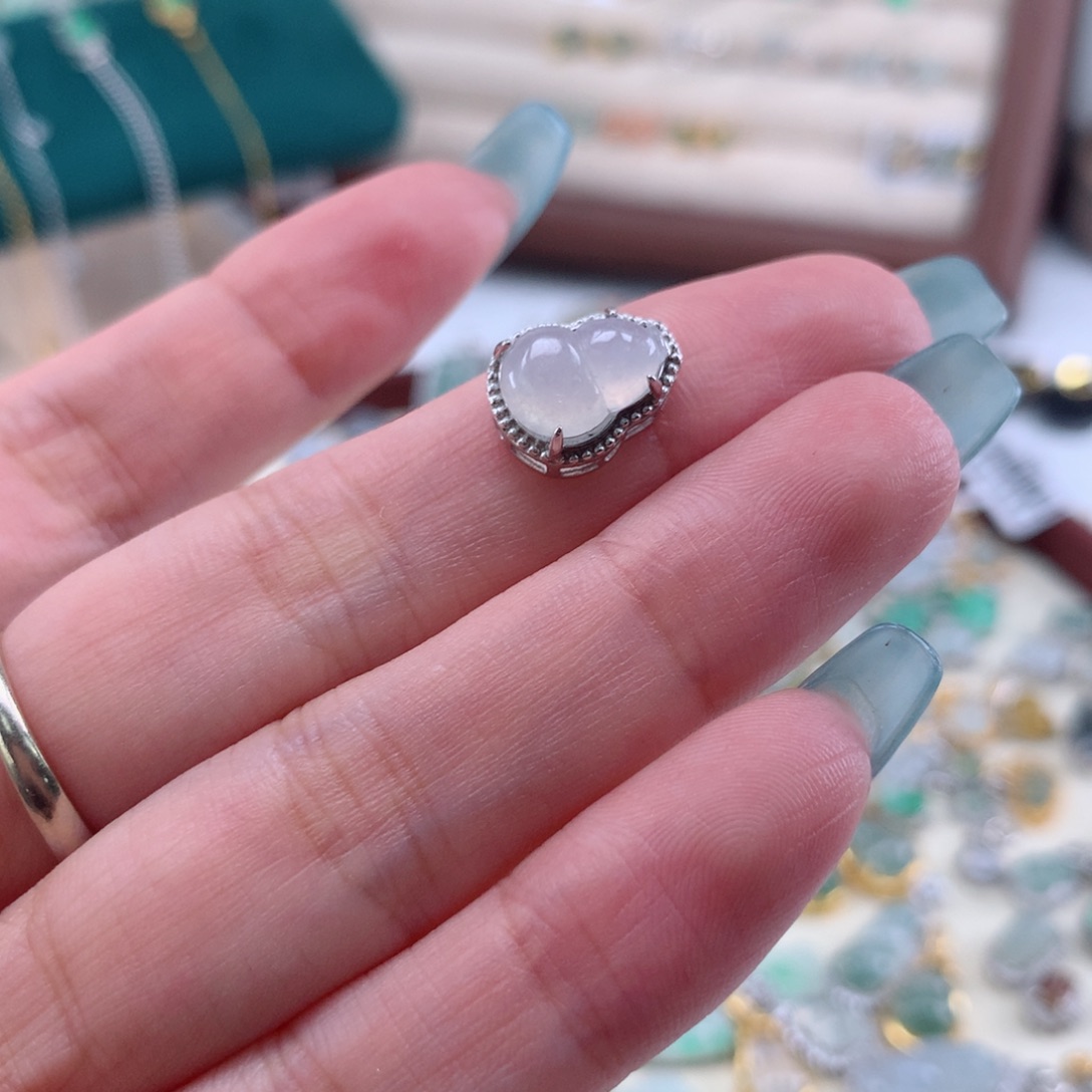 翡翠银S925镶嵌颈饰葫芦