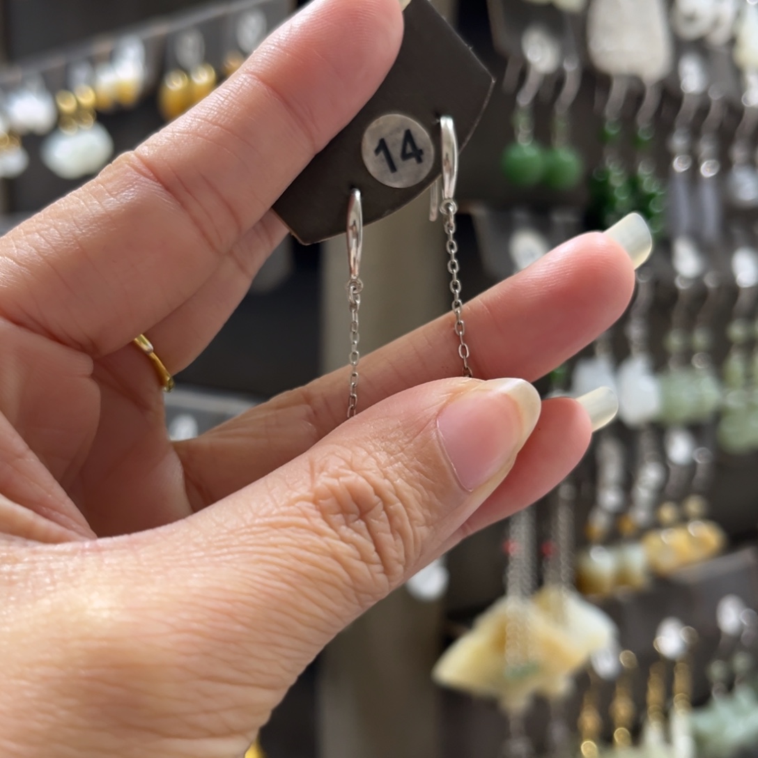 “***月和田玉银S925镶嵌耳饰