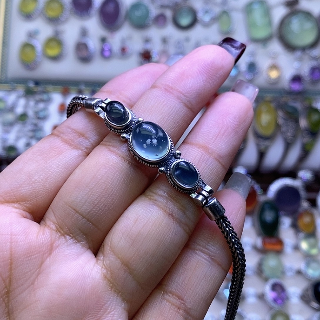 亓***呀岫玉银S925镶嵌手链